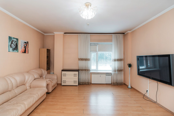 Продам двухкомнатную (2-комн.) квартиру, Дунина-Горкавича ул, 13, Ханты-Мансийск г