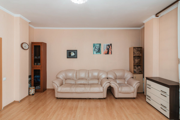 Продам двухкомнатную (2-комн.) квартиру, Дунина-Горкавича ул, 13, Ханты-Мансийск г