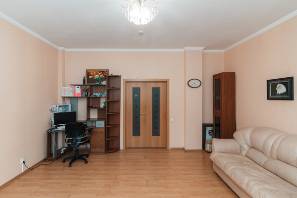 Продам двухкомнатную (2-комн.) квартиру, Дунина-Горкавича ул, 13, Ханты-Мансийск г