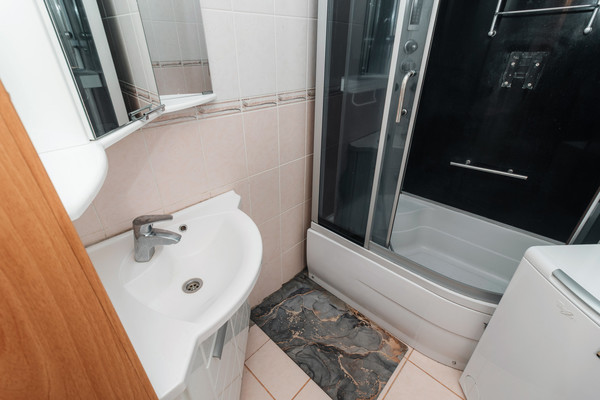 Продам двухкомнатную (2-комн.) квартиру, Дунина-Горкавича ул, 13, Ханты-Мансийск г