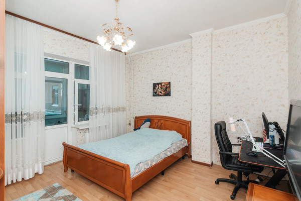 Продам двухкомнатную (2-комн.) квартиру, Дунина-Горкавича ул, 13, Ханты-Мансийск г