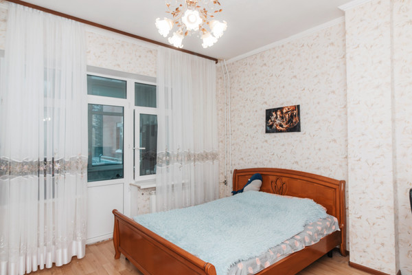 Продам двухкомнатную (2-комн.) квартиру, Дунина-Горкавича ул, 13, Ханты-Мансийск г