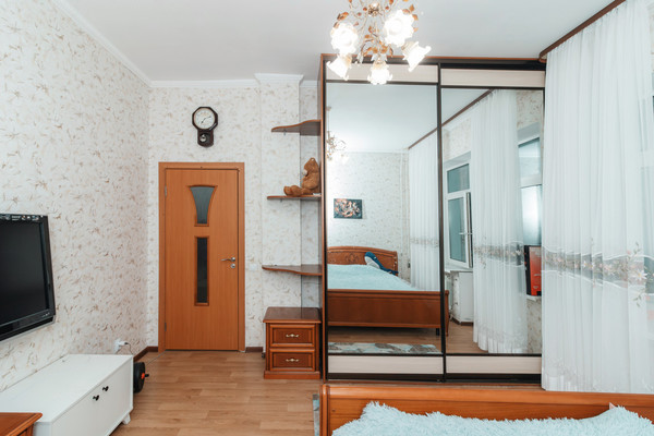 Продам двухкомнатную (2-комн.) квартиру, Дунина-Горкавича ул, 13, Ханты-Мансийск г