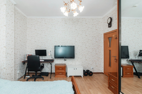 Продам двухкомнатную (2-комн.) квартиру, Дунина-Горкавича ул, 13, Ханты-Мансийск г