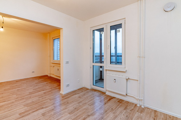 Продам трехкомнатную (3-комн.) квартиру, Орлово-Денисовский пр-кт, 15к1, Санкт-Петербург г