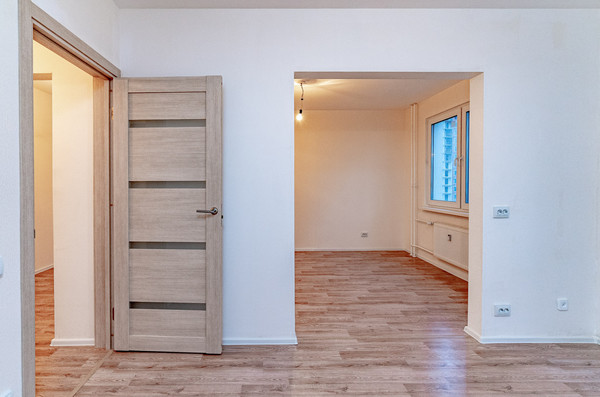 Продам трехкомнатную (3-комн.) квартиру, Орлово-Денисовский пр-кт, 15к1, Санкт-Петербург г