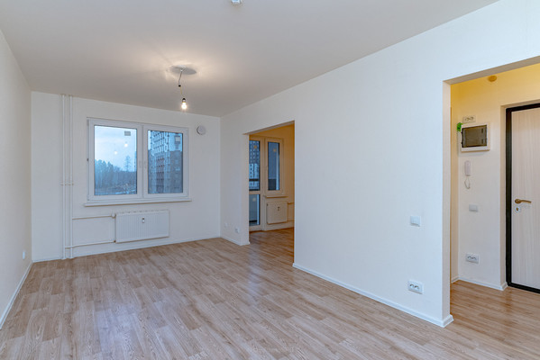 Продам трехкомнатную (3-комн.) квартиру, Орлово-Денисовский пр-кт, 15к1, Санкт-Петербург г