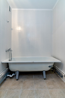 Продам трехкомнатную (3-комн.) квартиру, Орлово-Денисовский пр-кт, 15к1, Санкт-Петербург г