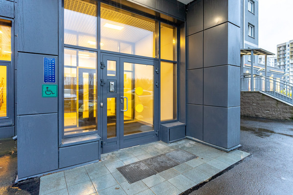 Продам трехкомнатную (3-комн.) квартиру, Орлово-Денисовский пр-кт, 15к1, Санкт-Петербург г