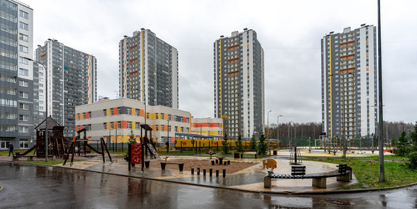 Продам трехкомнатную (3-комн.) квартиру, Орлово-Денисовский пр-кт, 15к1, Санкт-Петербург г