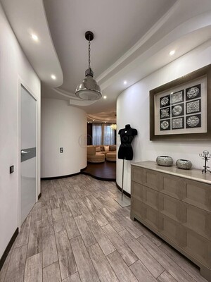 Продам трехкомнатную (3-комн.) квартиру, Архитектора Власова ул, 8, Москва г