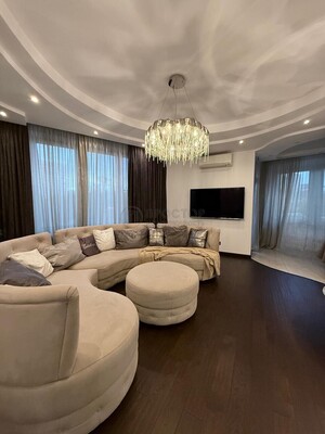 Продам трехкомнатную (3-комн.) квартиру, Архитектора Власова ул, 8, Москва г