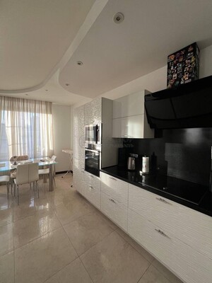 Продам трехкомнатную (3-комн.) квартиру, Архитектора Власова ул, 8, Москва г