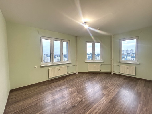 Продам трехкомнатную (3-комн.) квартиру, Яхтенная ул, 32к3, Санкт-Петербург г