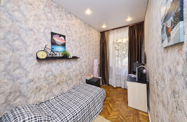 Продам двухкомнатную (2-комн.) квартиру, 15-я В.О. линия, 48А, Санкт-Петербург г