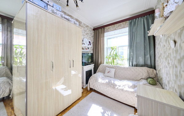 Продам двухкомнатную (2-комн.) квартиру, 15-я В.О. линия, 48А, Санкт-Петербург г