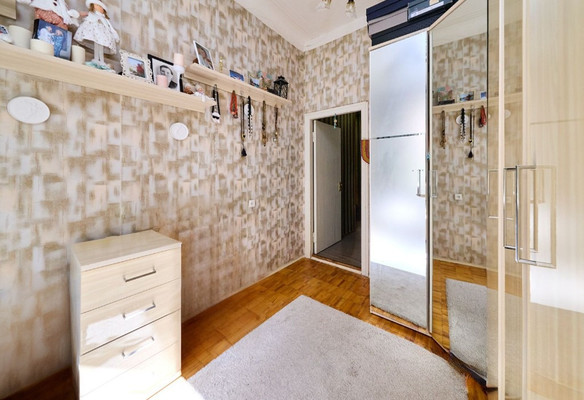 Продам двухкомнатную (2-комн.) квартиру, 15-я В.О. линия, 48А, Санкт-Петербург г