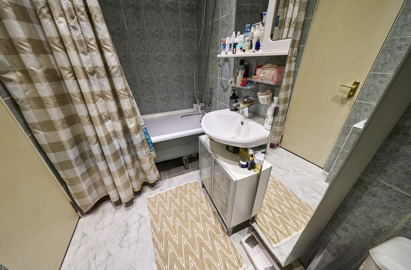 Продам двухкомнатную (2-комн.) квартиру, 15-я В.О. линия, 48А, Санкт-Петербург г