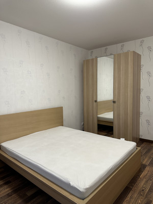 Сдам трехкомнатную (3-комн.) квартиру, Беринга ул, 1, Санкт-Петербург г