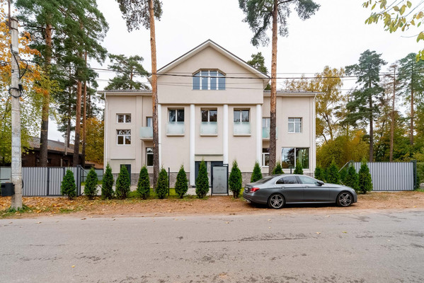 Продам трехкомнатную (3-комн.) квартиру, Холмистая ул, 8, Лисий Нос п