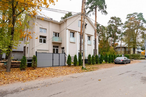 Продам трехкомнатную (3-комн.) квартиру, Холмистая ул, 8, Лисий Нос п