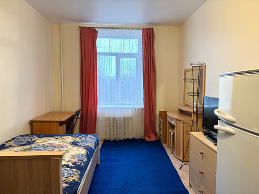 Сдам комнату в 10-комн. квартире, Железноводская ул, 26-28, Санкт-Петербург г