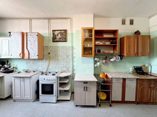 Сдам комнату в 10-комн. квартире, Железноводская ул, 26-28, Санкт-Петербург г