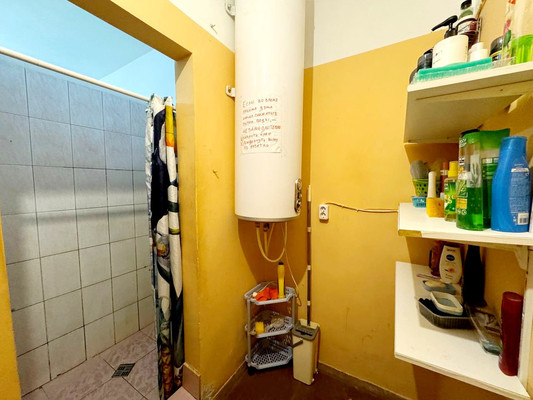 Сдам комнату в 10-комн. квартире, Железноводская ул, 26-28, Санкт-Петербург г