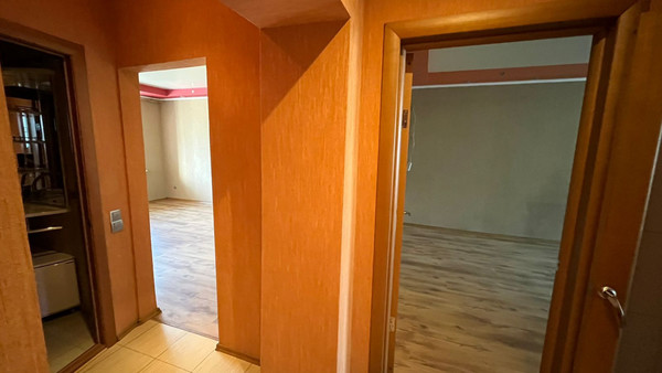 Продам трехкомнатную (3-комн.) квартиру, Коммунистический пр-кт, 74, Южно-Сахалинск г