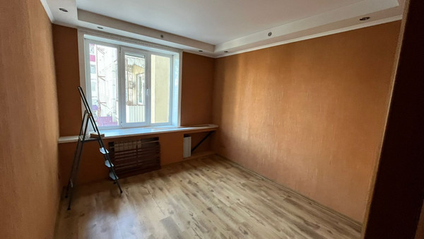 Продам трехкомнатную (3-комн.) квартиру, Коммунистический пр-кт, 74, Южно-Сахалинск г