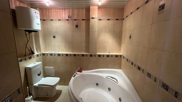 Продам трехкомнатную (3-комн.) квартиру, Коммунистический пр-кт, 74, Южно-Сахалинск г