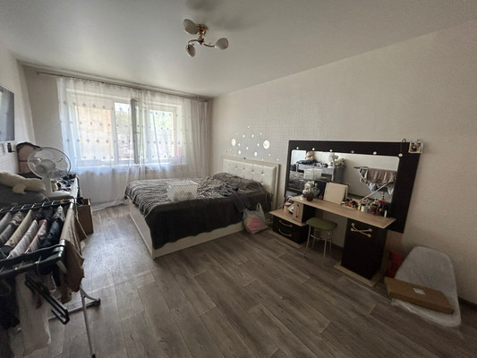 Продам двухкомнатную (2-комн.) квартиру, Железнодорожная ул, 79А, Южно-Сахалинск г