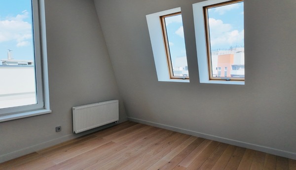 Продам двухкомнатную (2-комн.) квартиру, Октябрьская ул, 12к1, Калининград г