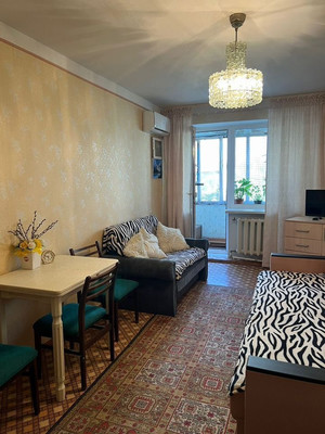 Продам двухкомнатную (2-комн.) квартиру, Тренева ул, 17, Симферополь г