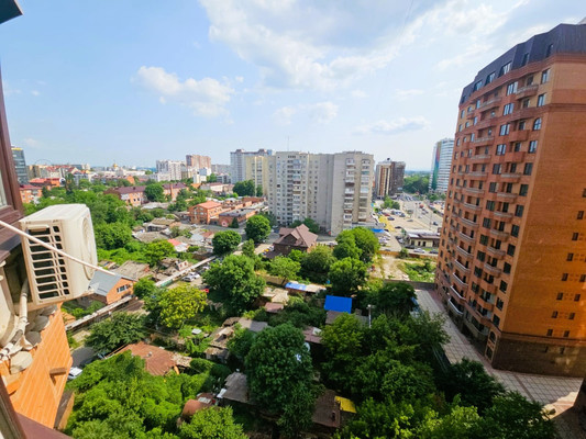 Продам трехкомнатную (3-комн.) квартиру, Комсомольская ул, 8, Краснодар г