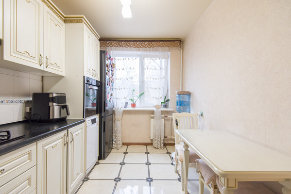 Продам трехкомнатную (3-комн.) квартиру, Туполева ул, 15, Ростов-на-Дону г