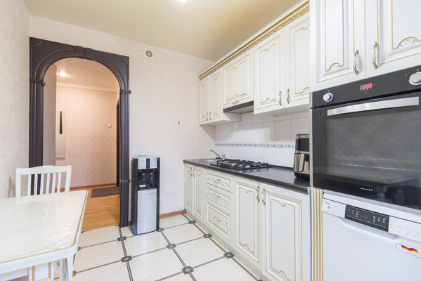 Продам трехкомнатную (3-комн.) квартиру, Туполева ул, 15, Ростов-на-Дону г