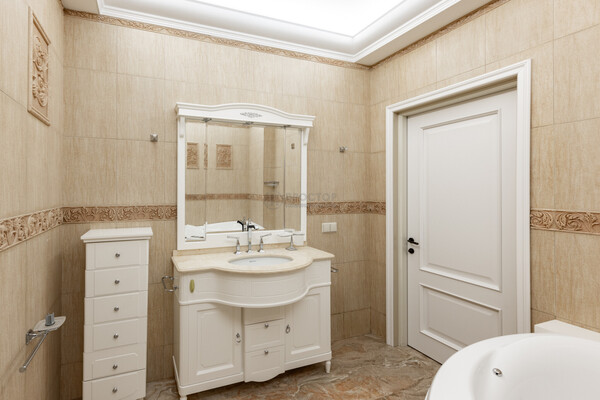 Продам трехкомнатную (3-комн.) квартиру, Кастанаевская ул, 24, Москва г