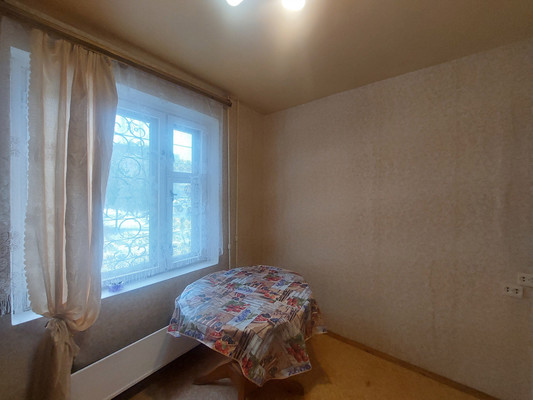 Продам однокомнатную (1-комн.) квартиру, Генерала Кныша ул, 12к1, Гатчина г