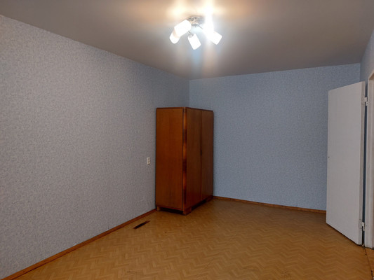 Продам однокомнатную (1-комн.) квартиру, Генерала Кныша ул, 12к1, Гатчина г