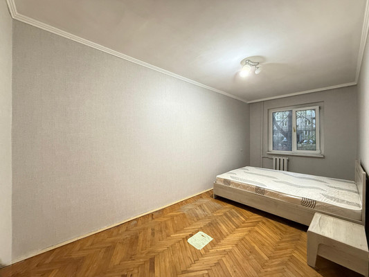 Продам трехкомнатную (3-комн.) квартиру, Ватутина ул, 32, Нальчик г