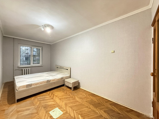 Продам трехкомнатную (3-комн.) квартиру, Ватутина ул, 32, Нальчик г