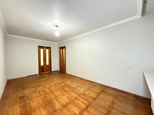 Продам трехкомнатную (3-комн.) квартиру, Ватутина ул, 32, Нальчик г