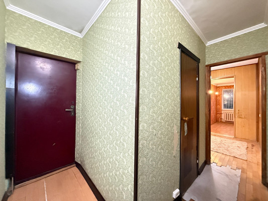 Продам трехкомнатную (3-комн.) квартиру, Ватутина ул, 32, Нальчик г