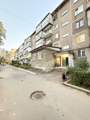 Продам трехкомнатную (3-комн.) квартиру, Ватутина ул, 32, Нальчик г