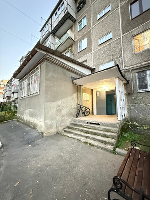 Продам трехкомнатную (3-комн.) квартиру, Ватутина ул, 32, Нальчик г