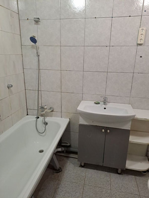 Продам трехкомнатную (3-комн.) квартиру, Нагатинский б-р, 6, Москва г