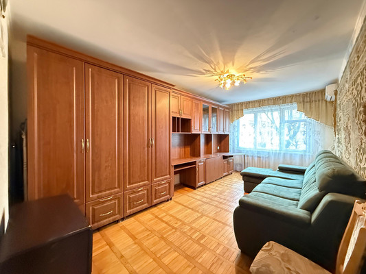 Продам двухкомнатную (2-комн.) квартиру, Ашурова ул, 24, Нальчик г