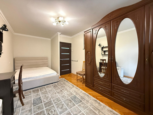 Продам двухкомнатную (2-комн.) квартиру, Ашурова ул, 24, Нальчик г