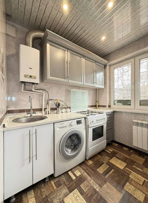 Продам двухкомнатную (2-комн.) квартиру, Ашурова ул, 24, Нальчик г